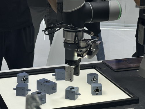 工業(yè)機(jī)器人新物種 具身智能引領(lǐng)“換道超車(chē)”，產(chǎn)品與市場(chǎng)研究報(bào)告正式發(fā)布